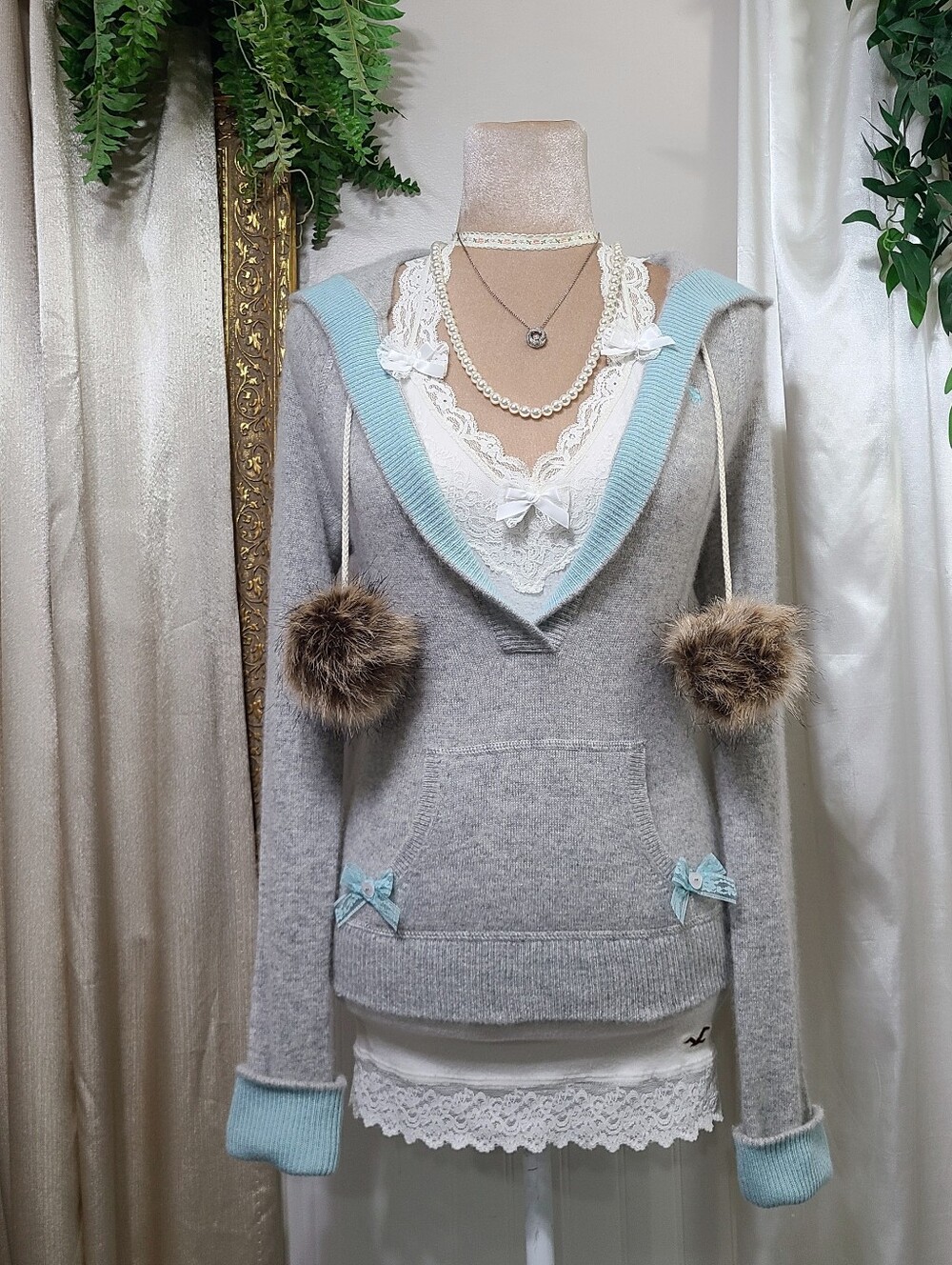 Rare Vintage Abercrombie ♡ Y2K ♡ 100% Cashmere Hooded V Neck Babydoll Sweater